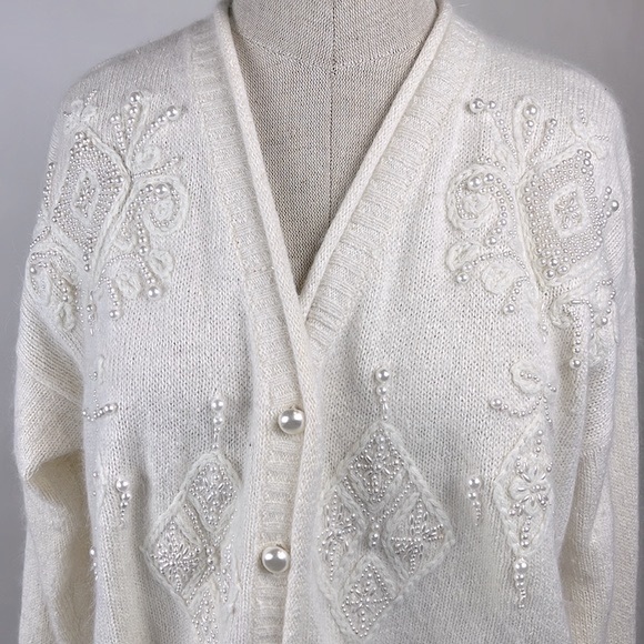 Vintage look beaded white sweater - Picture 2 of 8
